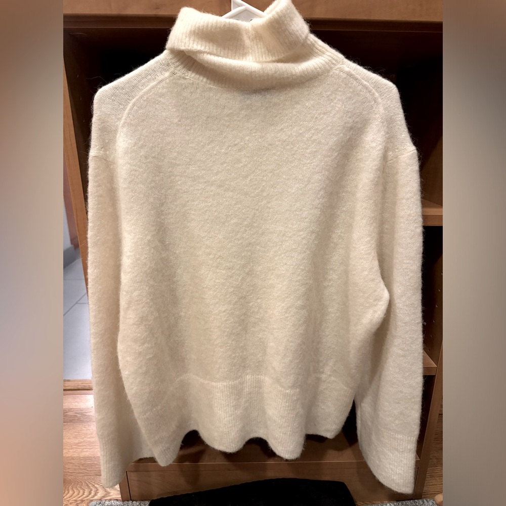 & Other Stories White Alpaca Wool Turtleneck Sweater（oversized）
